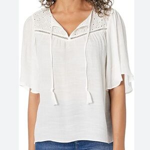 Zac & Rachel Women's Scoop Neck Short Sleeve Blouse with Tassel. Size M NWT